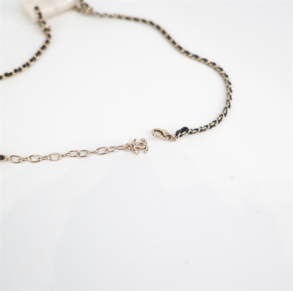 Dây chuyền Chanel da xích mặt túi trắng KG+