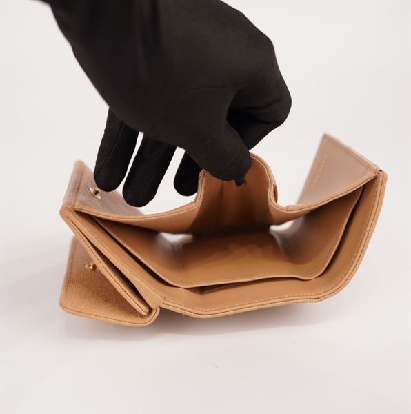 Ví Chanel gập 3 màu kem+