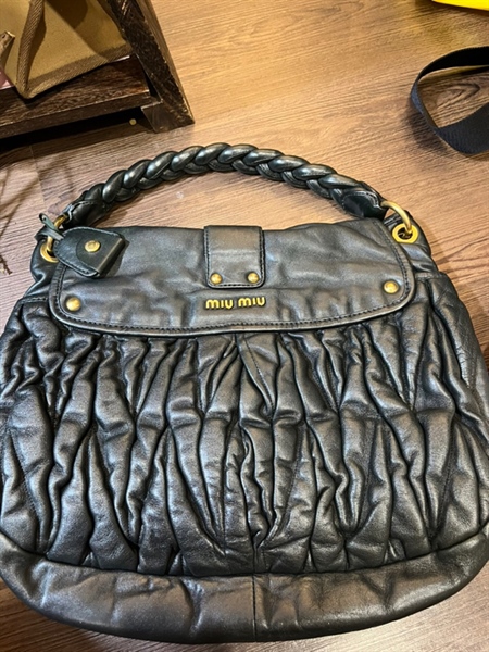 Túi Miu Miu đen lớn KG+