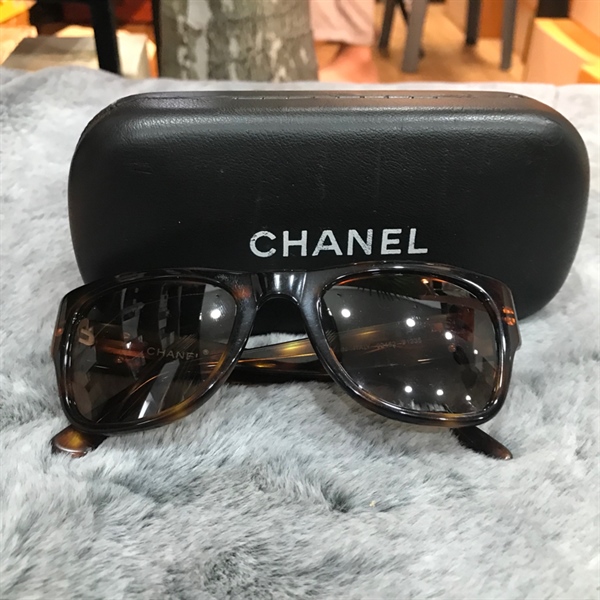 Kính Chanel màu nâu đen loang KG+
