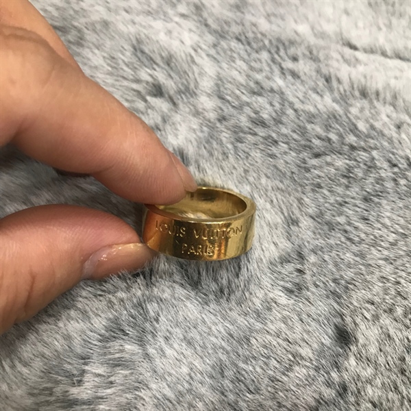 Nhẫn LV vàng +