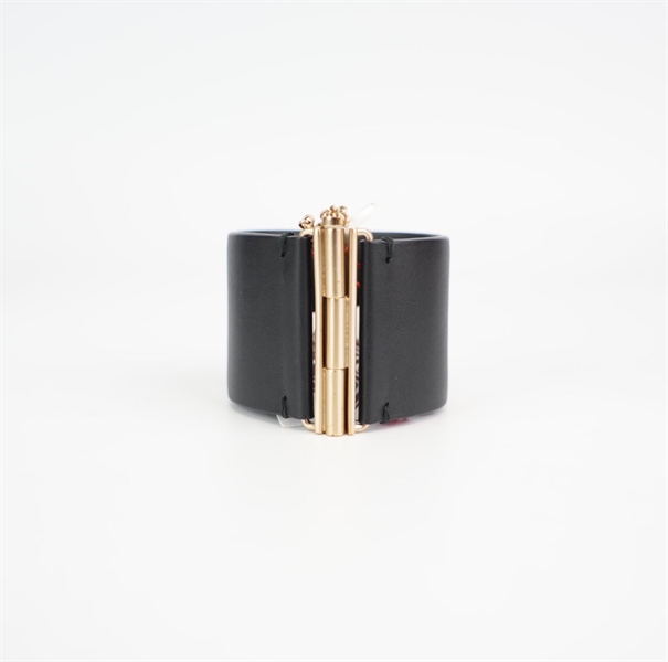 Vòng tay Chanel đen KG+