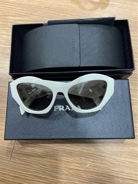 Kính Prada Trắng sữa KG+