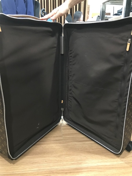 Vali LV lớn(42cm*62cm)