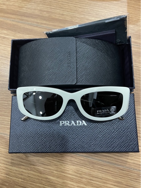 Kính Prada Trắng KG +