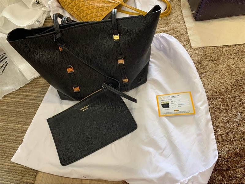 Túi Tote Salvatore Đen Kèm Pound KG+