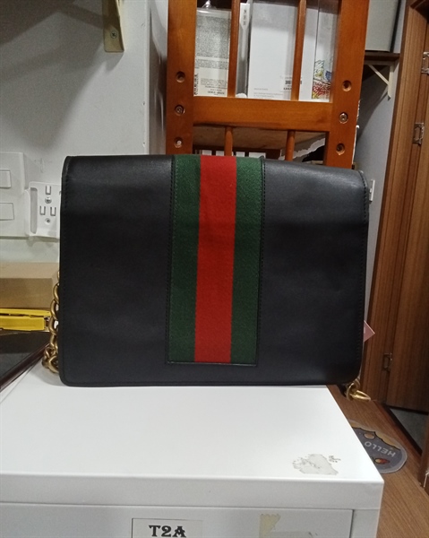 Túi Gucci đeo chéo logo vàng lớn++