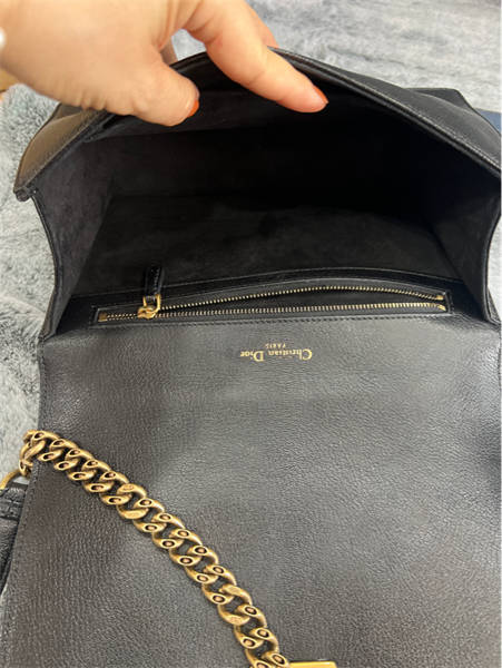 Túi Dior đen đính đinh hoa+