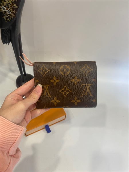 Ví LV gập 3 nút hồng