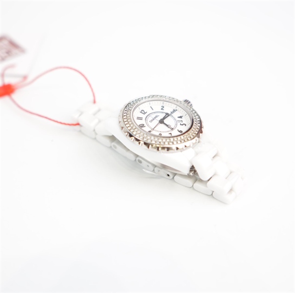 Đồng hồ Chanel dây trắng mặt tròn viền kc KG+