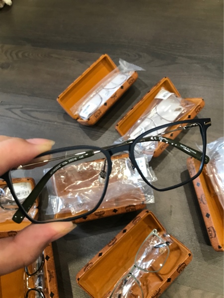 Kính MCM gọng đen KG+