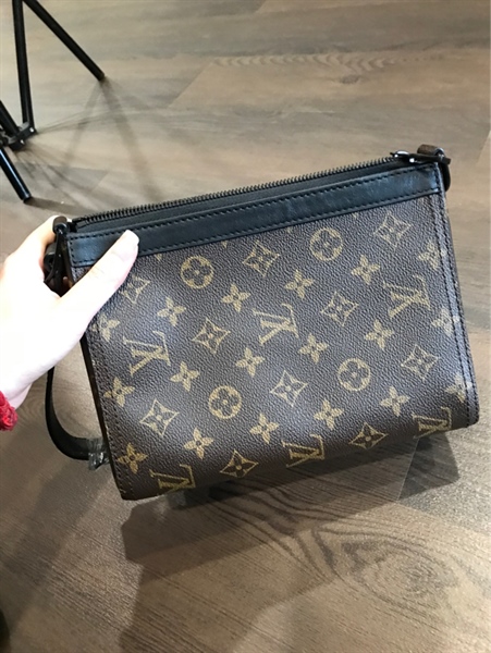 Túi LV Clutch hoa nâu