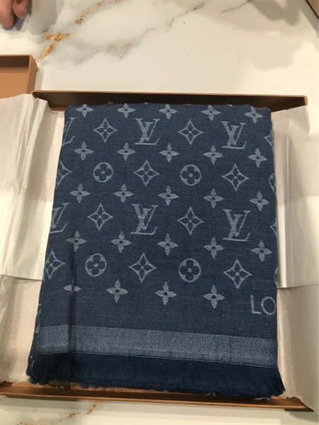 Khăn LV hoa xanh đen+