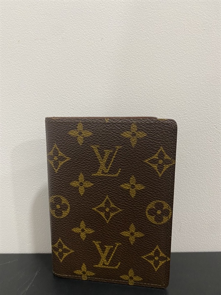 Ví LV đựng passport