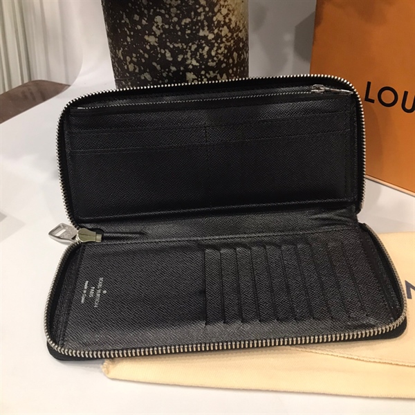 Ví LV zippy ô đen +