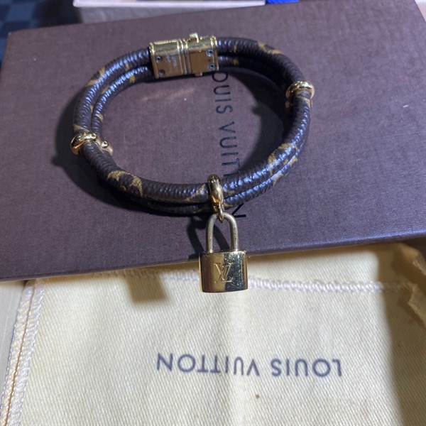 Vòng tay LV ổ khoá +