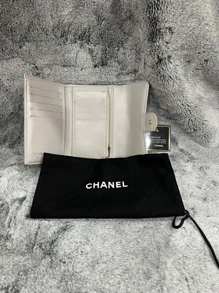 Ví chanel lỡ màu xám nhạt+