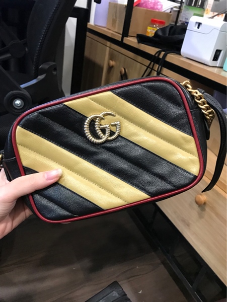 Túi GG đeo chéo đen nude viền đỏ