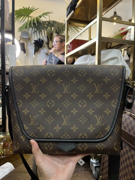 Túi LV đeo chéo viền đen +