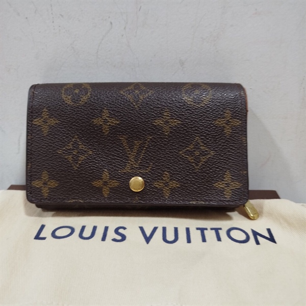 Ví LV Hoa Nâu Nút Bấm+