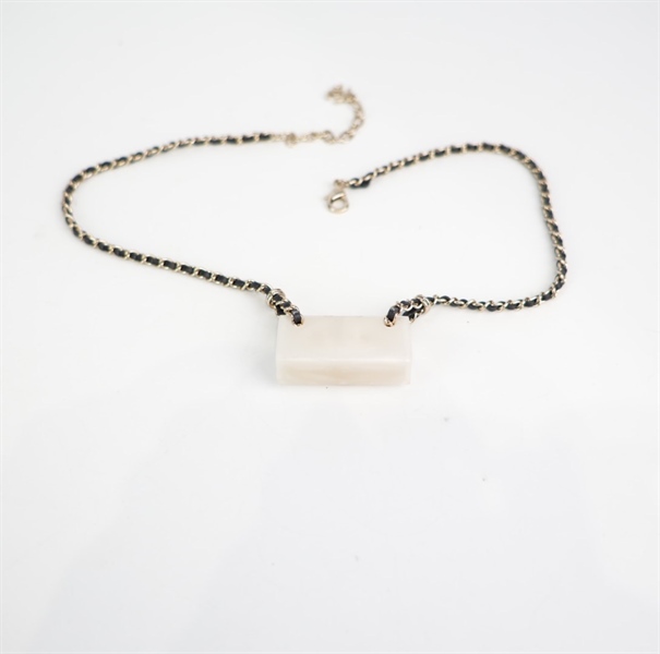 Dây chuyền Chanel da xích mặt túi trắng KG+