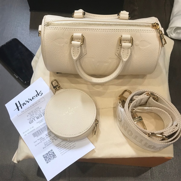 Túi LV speedy trắng kèm charm KG+