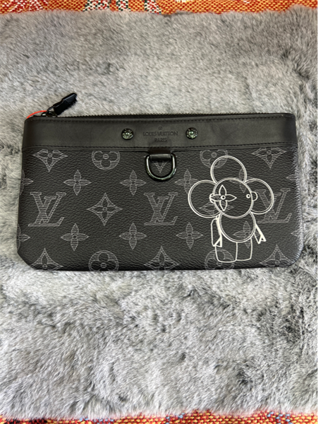 Ví LV dài đen miệng túi viền da+