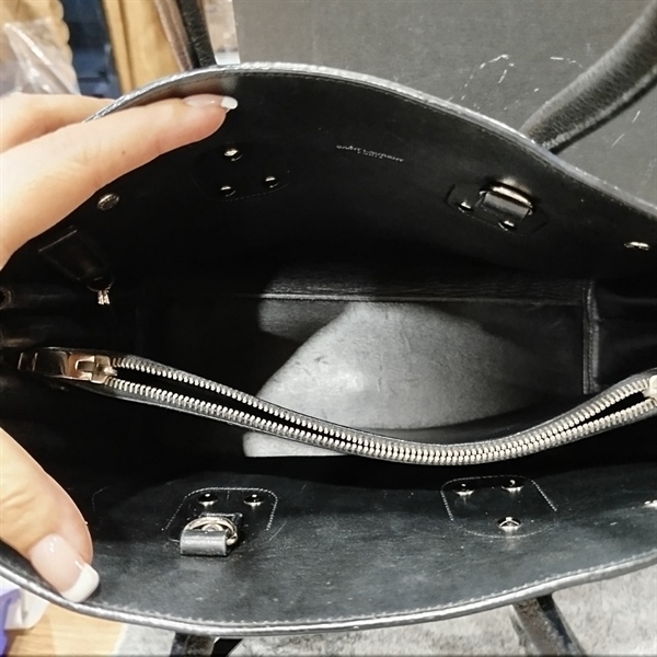 Túi xách YSL đen kèm chìa ổ KG+