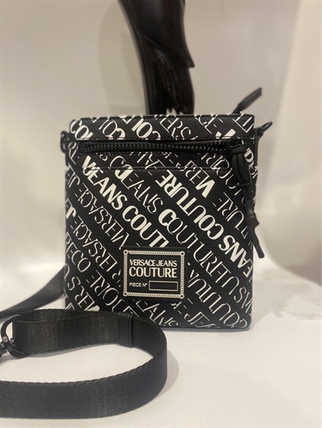 Túi đeo Versace KG+