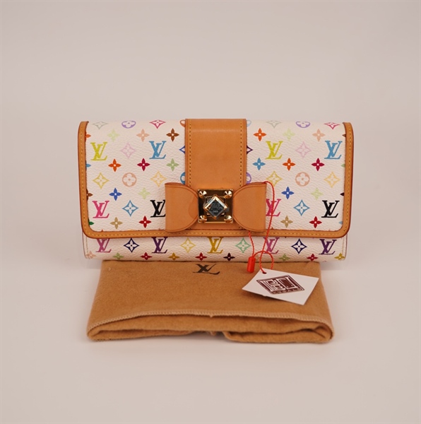 Ví LV trắng hoa màu lòng hồng KG+