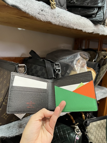 Ví LV logo nổi, lòng xanh cam +