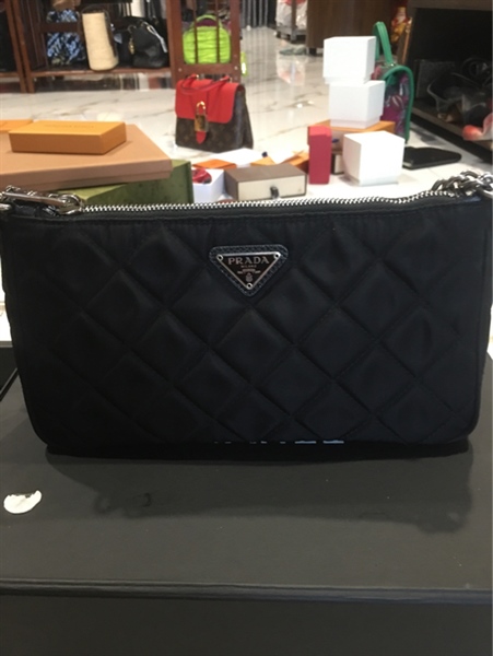 Túi prada đen