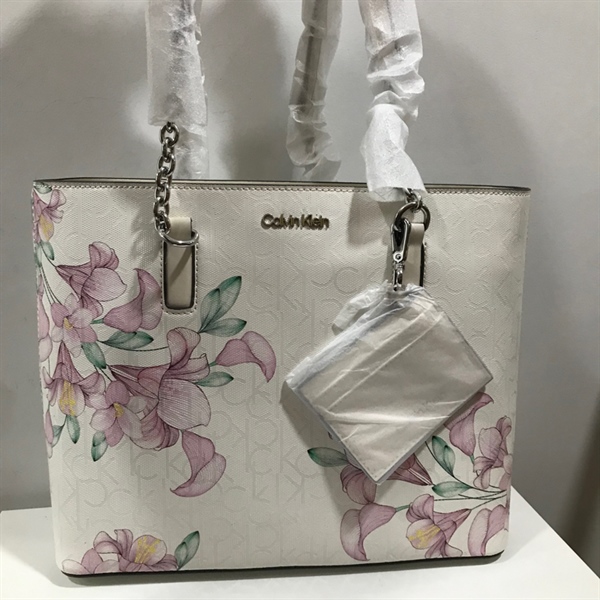 Túi CK Trắng Họa Tiết Hoa Kèm Charm KG+