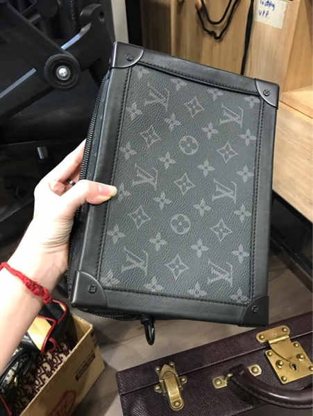 Túi LV trunk hoa đen