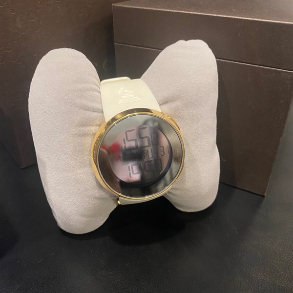 Đồng hồ điện tử Gucci KG+