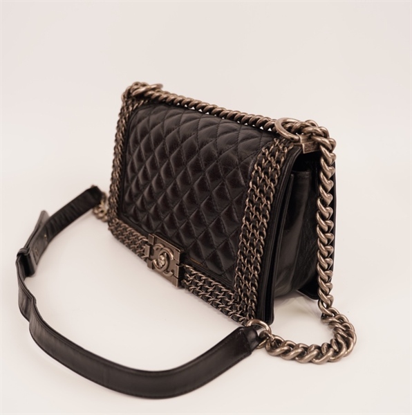 Túi Chanel Boy viền xích ++