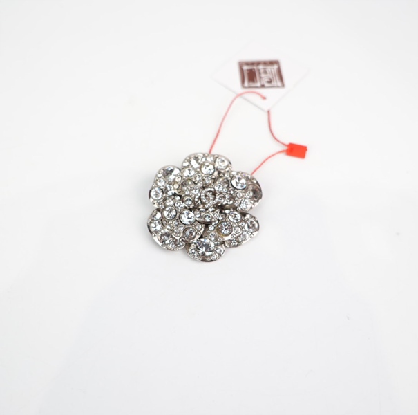 Cài áo Chanel bạc bông hoa full đá KG+