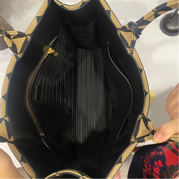 Túi Prada đen vàng KG+