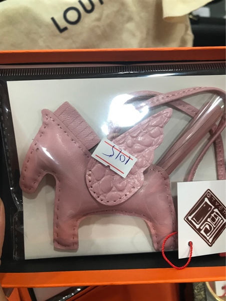 Charm Ngựa Hồng+