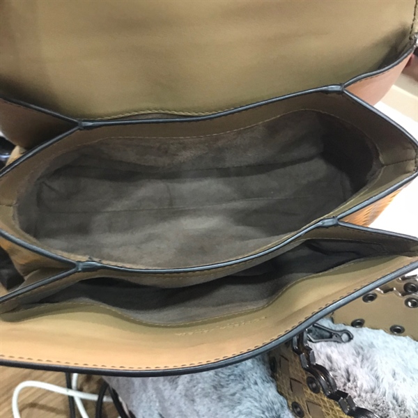 Túi xách Bottega da rắn nâu vàng KG+