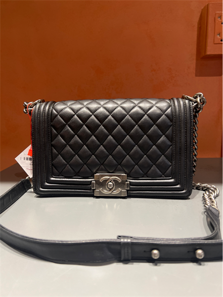 Túi Chanel Boy viền da khóa bạc ++