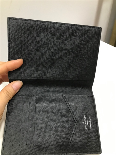 Ví LV cover passport+