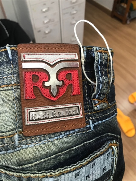 Quần jean Rock Revival lửng KG+