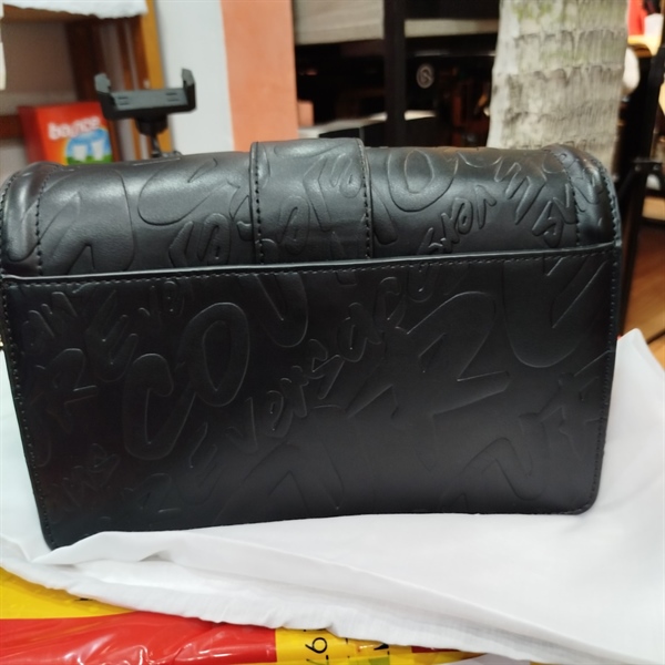Túi xách Versace đen vân chữ nổi 24cm KG+
