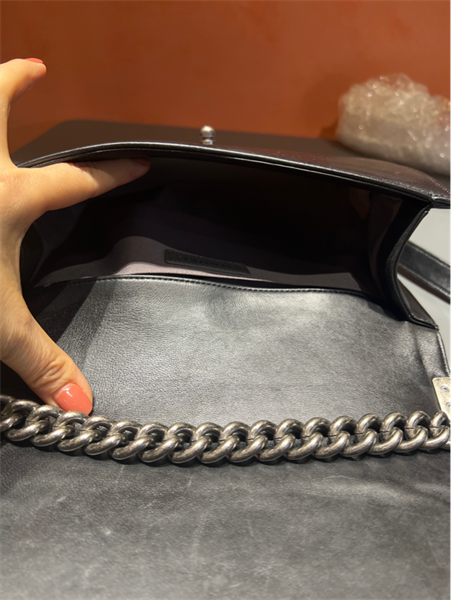 Túi Chanel Boy viền da khóa bạc ++