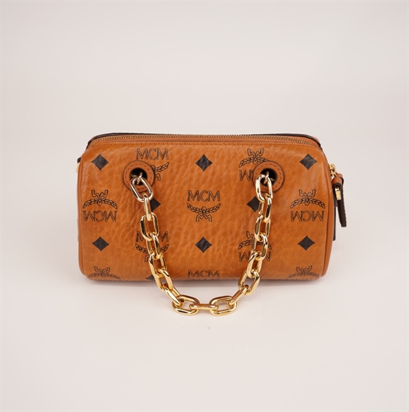 Túi MCM Speddy nâu kèm charm ví +