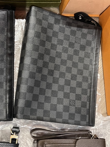 Túi LV ô vuông đen KG+