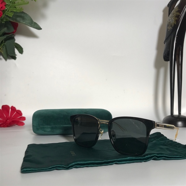 Kính Gucci đen KG+