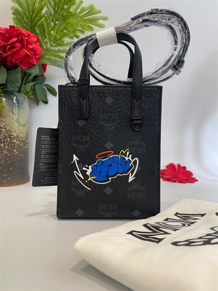 Túi đeo MCM đen KG+