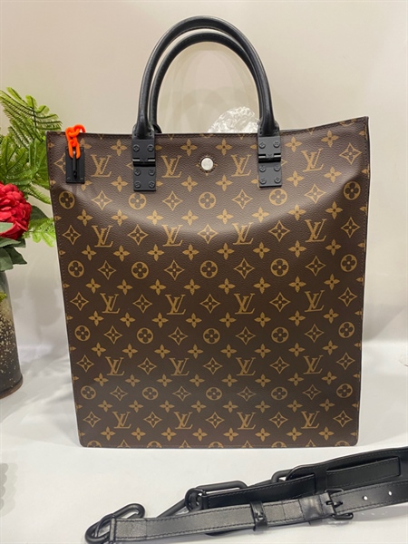 Túi LV đứng quai đen +